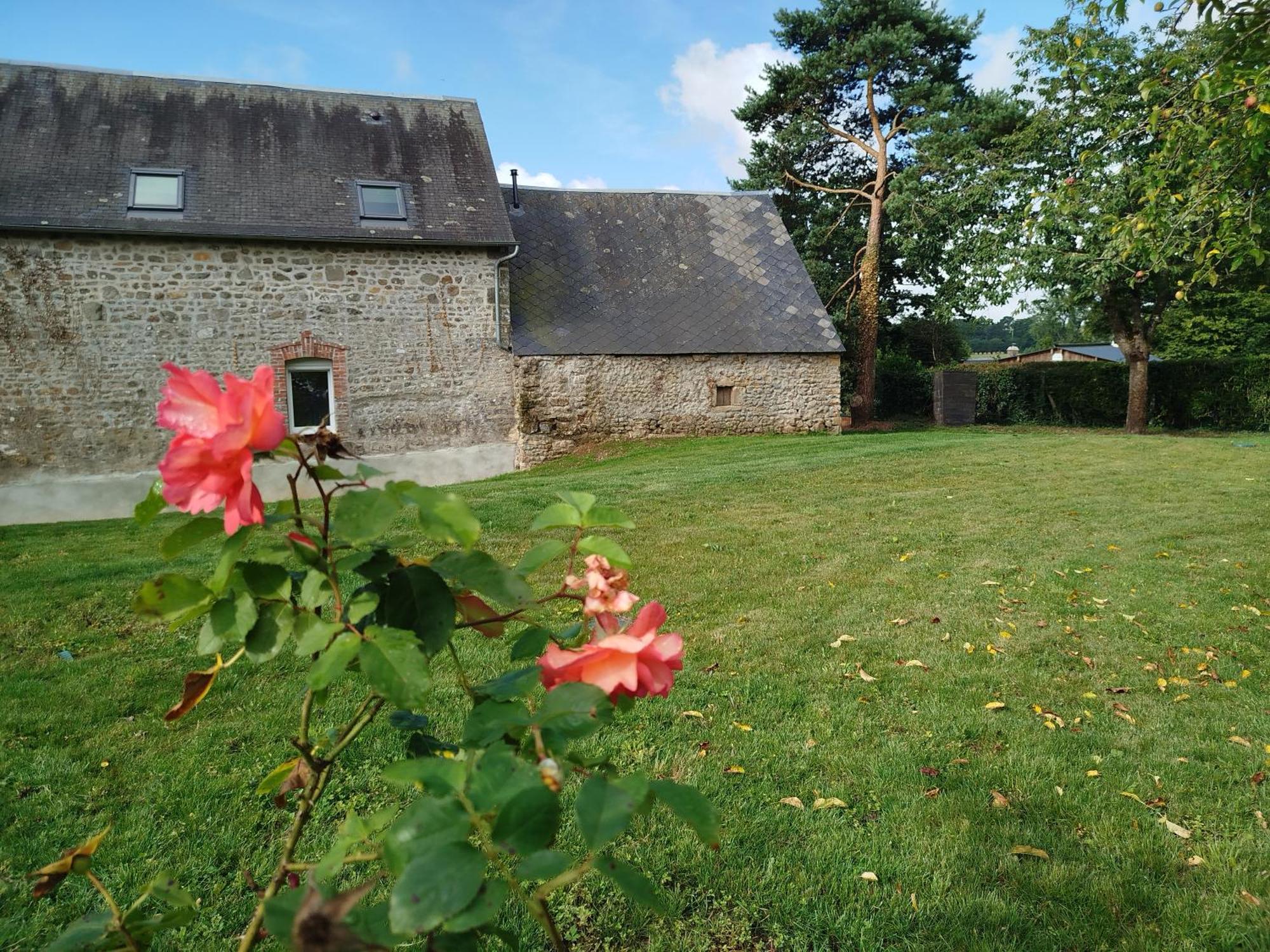 Le Gite De La Haie Portee Villa Lignieres-Orgeres Exterior photo